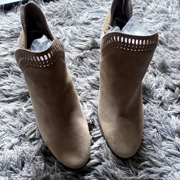 Vince Camuto Shoes - Vince Camuto Light brown bootie - SZ 10